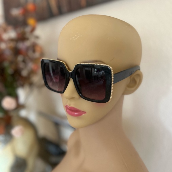 Oversized Elegant Black Sunglasses with Mini Gold Beaded Accents New with case - Picture 15 of 16